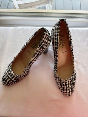 Butter comfort Black and White Tweed Block Heel Pumps Sz 39.5 /9 USA